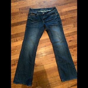 Women’s jeans, dark don’t fence me in